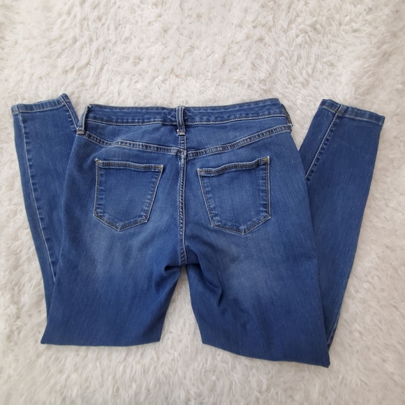 Distressed Universal Thread Mid Rise Jegging - Picture 6 of 12